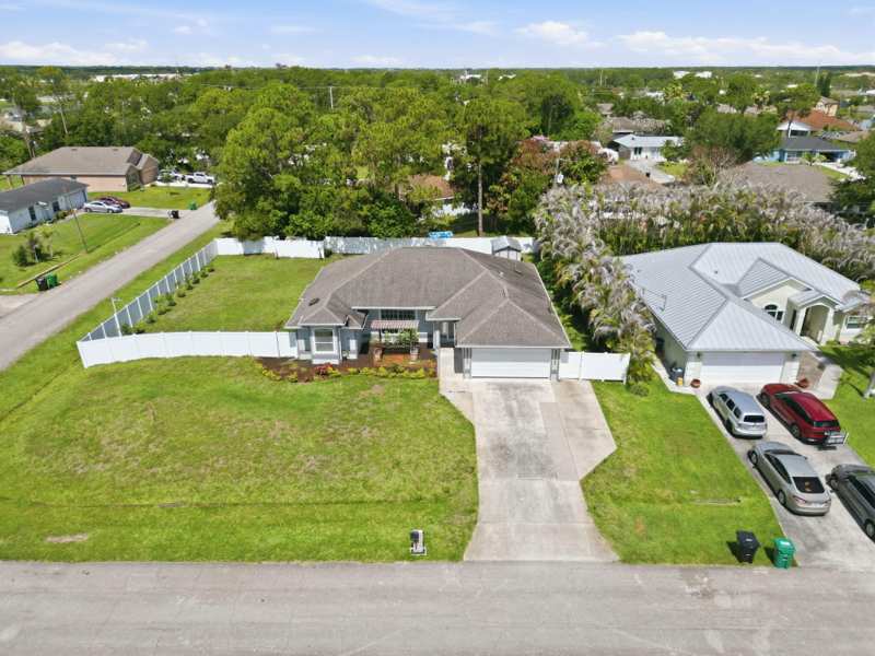 3 bedroom Single Family Residence at 102 NW Peach Street, Port St Lucie Sec 27, Port St. Lucie — photo 1