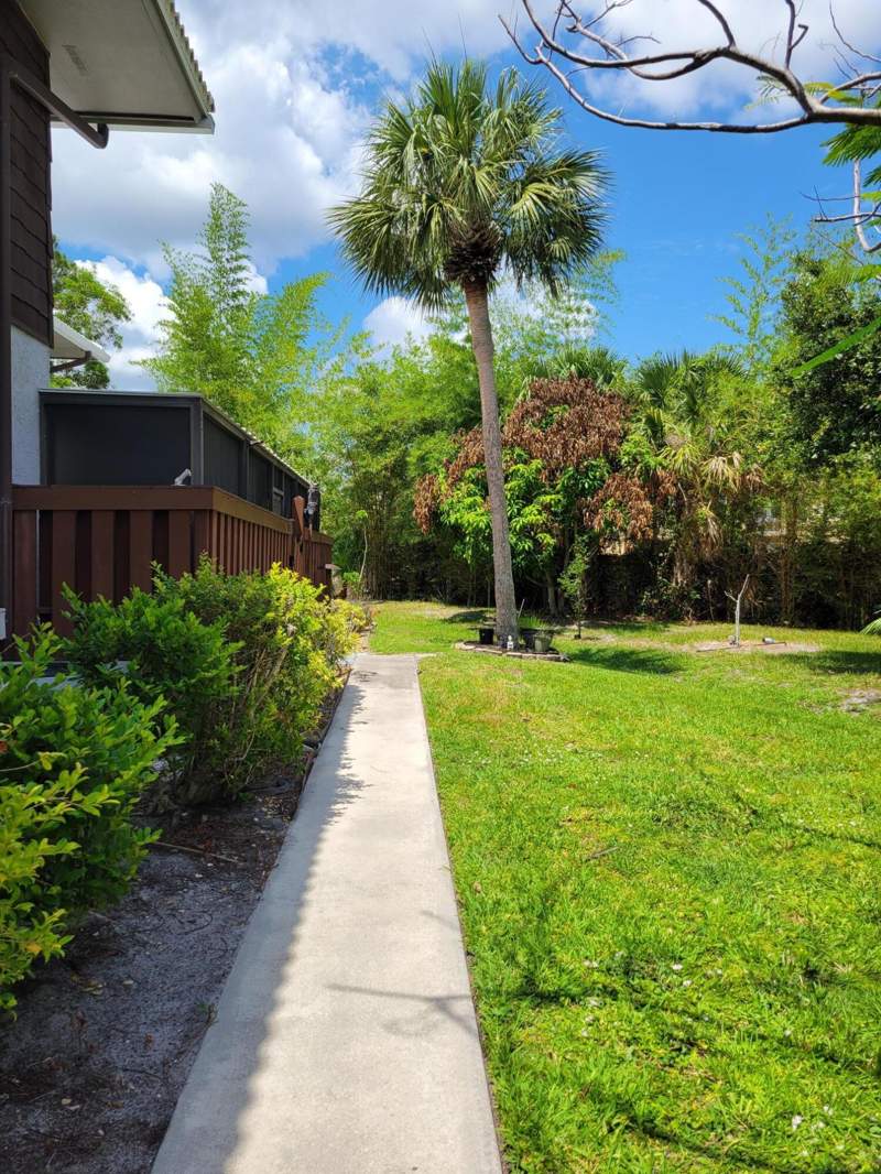 3 bedroom Townhouse at 903 SE Camelot Gardens Boulevard, Camelot Gardens Phases 1 Thru 11, Port St. Lucie — photo 2