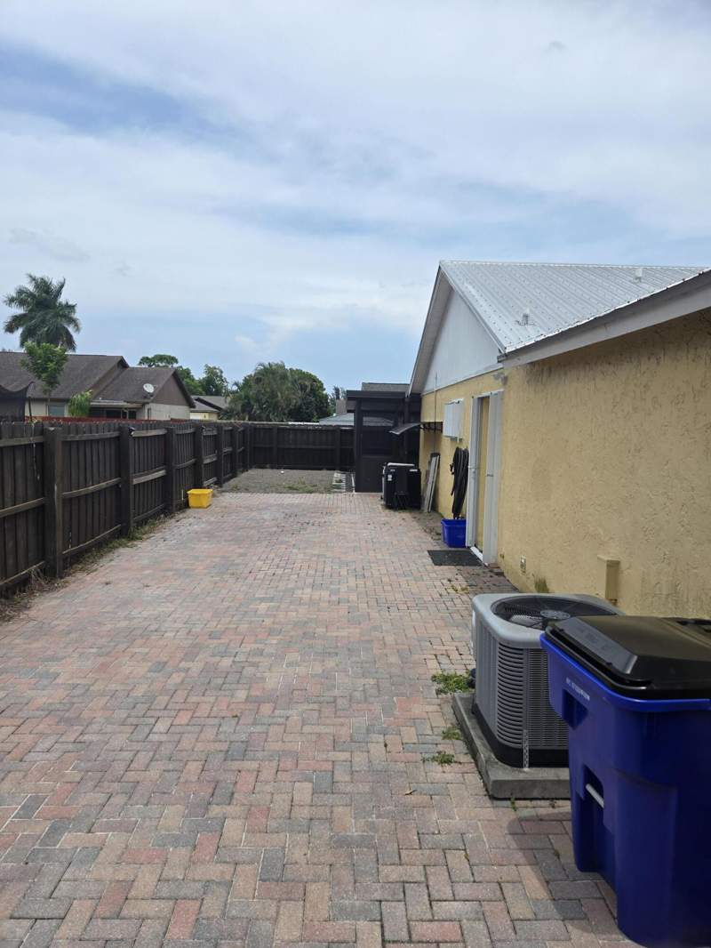 3 bedroom Single Family Residence at 1402 Denlow Lane, Counterpoint Estates 14, Royal Palm Beach — photo 4