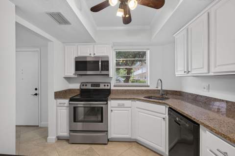 18081 SE Country Club Drive #9-83, Jupiter FL - photo 9 of 22