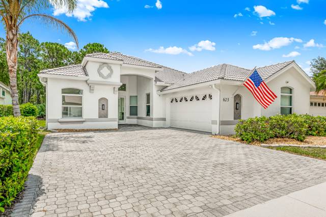 623 SW Lake Charles Circle