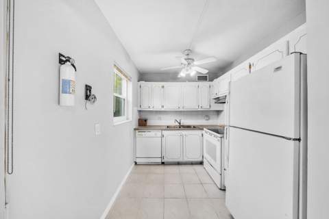 49 Hastings #D, West Palm Beach FL - photo 10 of 40
