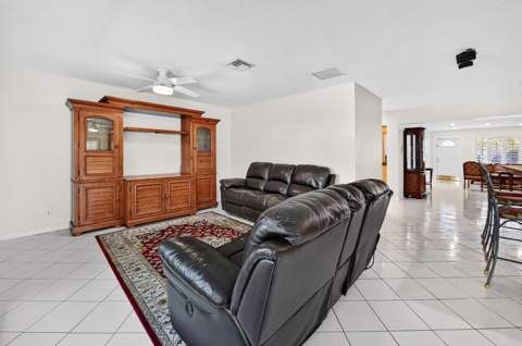 313 Poe Drive, Palm Springs FL - photo 17 of 39