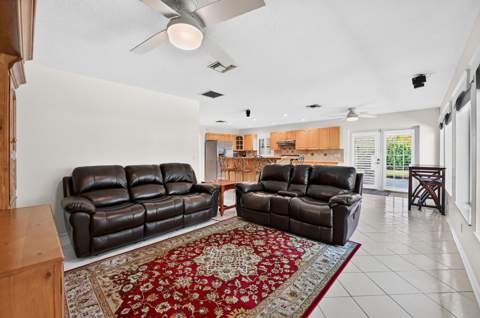 313 Poe Drive, Palm Springs FL - photo 18 of 39
