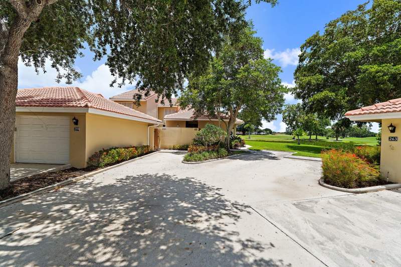 2 bedroom Villa at 261 Old Meadow Way, PGA Patio Homes, Palm Beach Gardens — photo 2