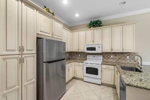 7410 Ringwood Terrace, Boynton Beach FL - photo 9 of 55