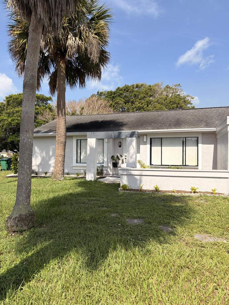 2 bedroom Single Family Residence at 1812 SE Elkhart Terrace, South Port St Lucie Unit 15, Port St. Lucie — photo 3
