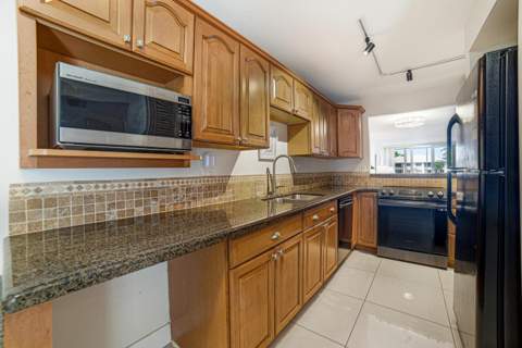 6 Royal Palm Way #211, Boca Raton FL - photo 18 of 33