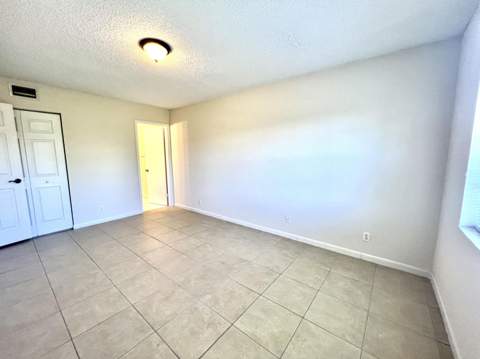 120 Sparrow Drive #Apt 302, Royal Palm Beach FL - photo 8 of 20