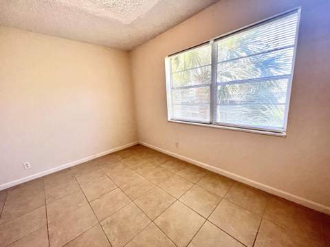 120 Sparrow Drive #Apt 302, Royal Palm Beach FL - photo 12 of 20