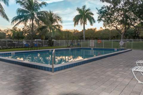 120 Sparrow Drive #Apt 302, Royal Palm Beach FL - photo 16 of 20