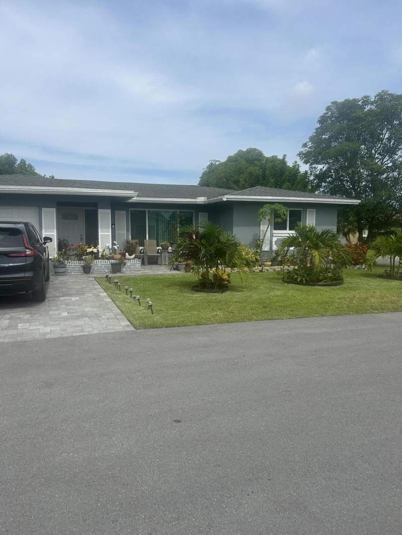 2 bedroom Single Family Residence at 5706 NW 68th Terrace, Mainlands Of Tamarac Lakes, Tamarac — photo 2