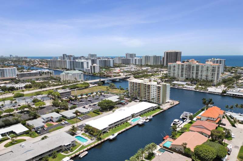 2 bedroom Stock Cooperative at 2866 NE 30th Street #9, Lafayette Arms Co-Op, Fort Lauderdale — photo 3