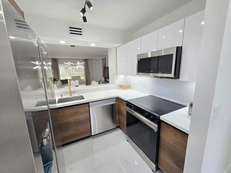 2 bedroom Condominium at 5577 Courtyard Drive, Courtyard at Coral Gate, Margate — photo 5