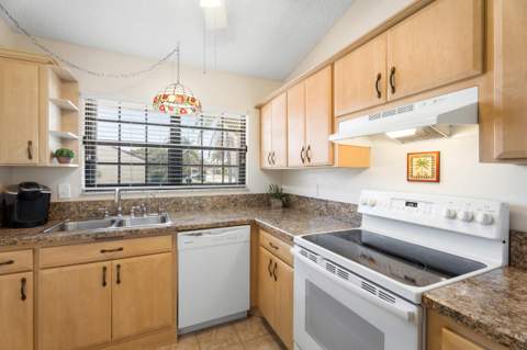 2225 SE Barrington Street, FL - photo 9 of 29