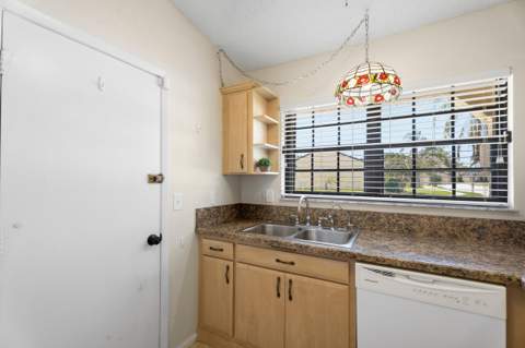 2225 SE Barrington Street, FL - photo 12 of 29