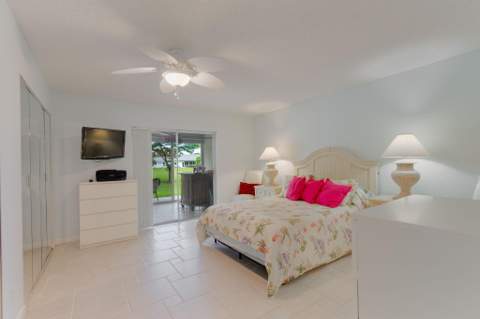 5487 Crystal Anne Drive, West Palm Beach FL - photo 16 of 49