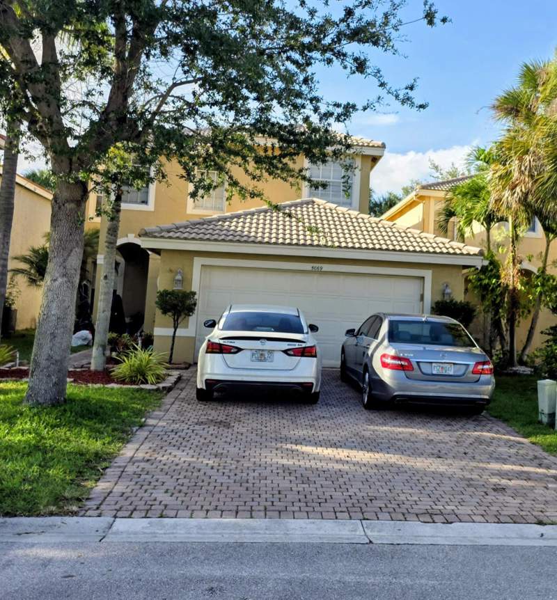 5 bedroom Single Family Residence at 5069 Starblaze Drive, Nautica Isles 3, Greenacres — photo 2