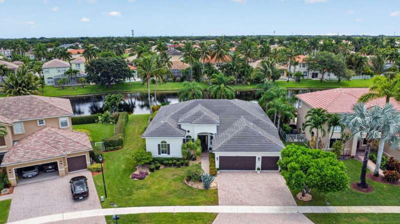 5 bedroom Single Family Residence at 6733 Finamore Circle, Journeys End, Lake Worth — photo 5