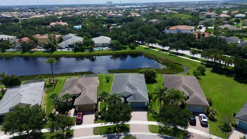3 bedroom Single Family Residence at 11861 SW Crestwood Circle, Tradition Plat No 19, Port St. Lucie — photo 4