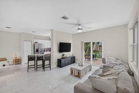 6455 Azura Lake Road, Lake Worth FL - photo 7 of 40
