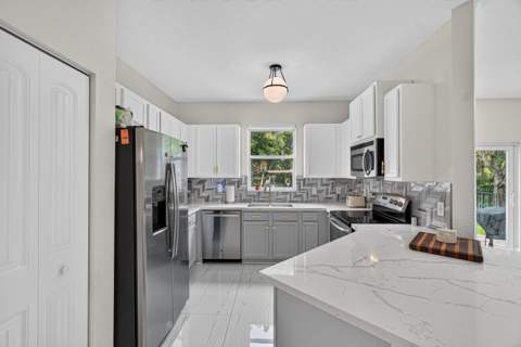 6455 Azura Lake Road, Lake Worth FL - photo 17 of 40