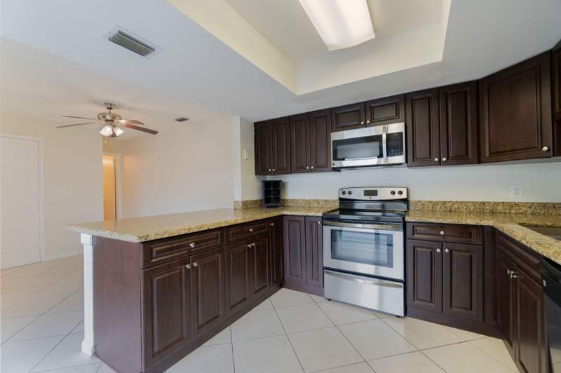 2 bedroom Townhouse at 1530 Shaker Circle, French Quarter 3, Wellington — photo 2