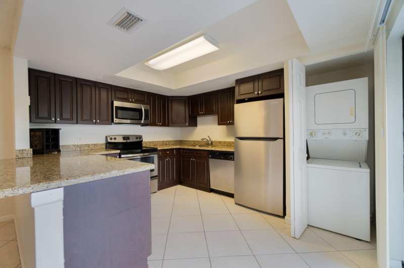 2 bedroom Townhouse at 1530 Shaker Circle, French Quarter 3, Wellington — photo 1