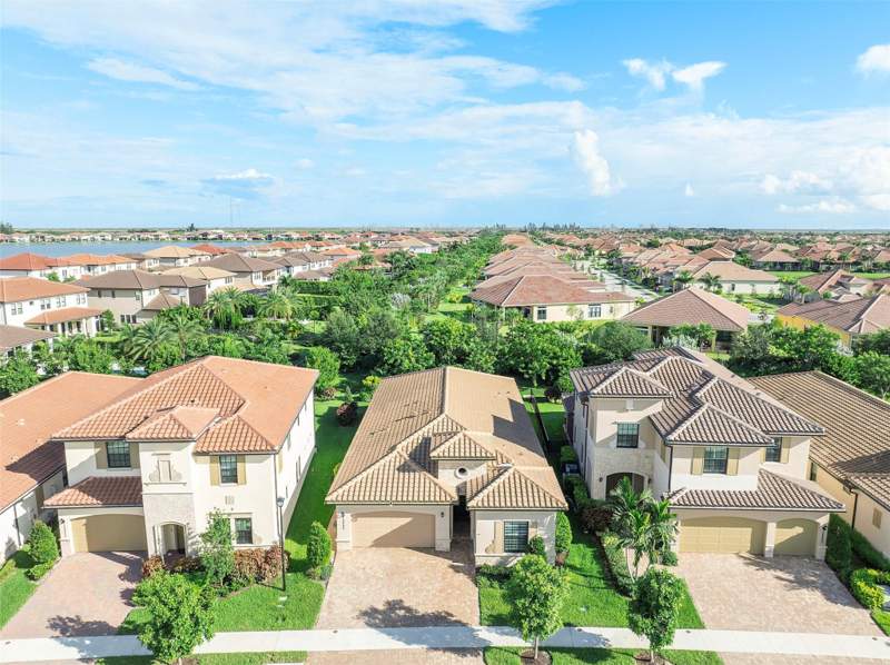 3 bedroom Single Family Residence at 12245 N Baypoint Circle, Parkland Bay, Parkland — photo 4