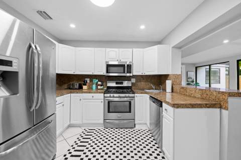 3024 NE 2nd Terrace, Wilton Manors FL - photo 9 of 49