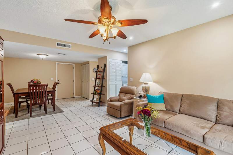 2 bedroom Condominium at 215 Lake Carol Drive, Golden Lakes Village Condo 1 Thru 13-A, West Palm Beach — photo 3