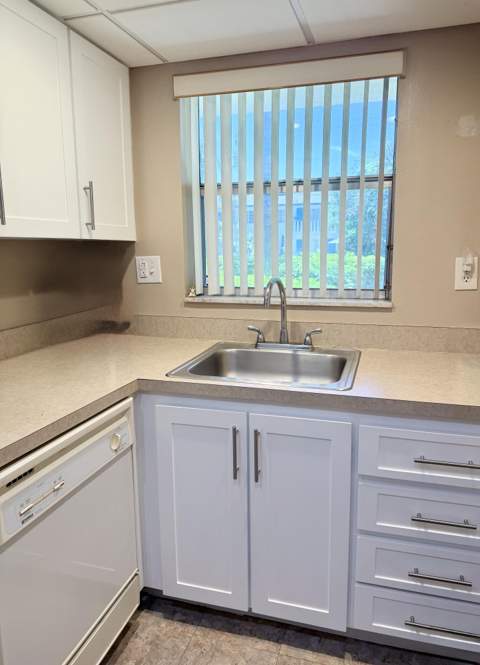 2400 NE 10th Street #106, Pompano Beach FL - photo 9 of 17