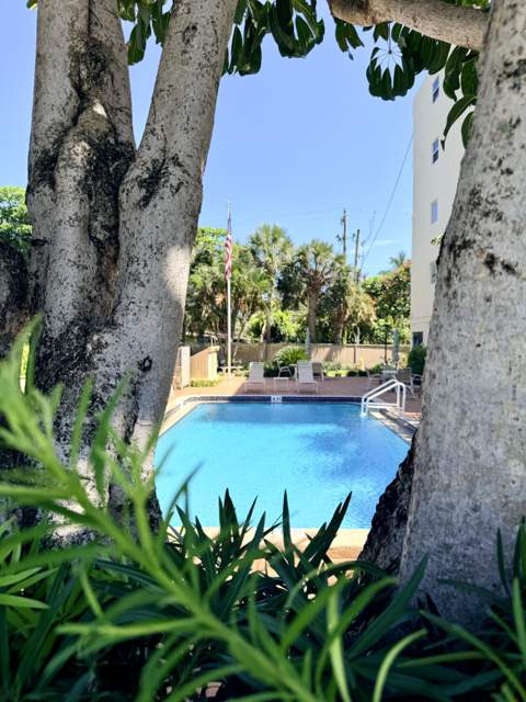 2400 NE 10th Street #106, Pompano Beach FL - photo 15 of 17