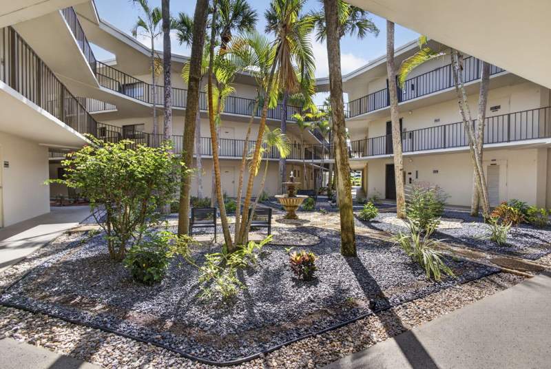 2 bedroom Condominium at 5340 Las Verdes Circle #307, Dogwood Condo, Delray Beach — photo 2