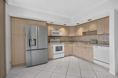 5340 Las Verdes Circle #307, Delray Beach FL - photo 22 of 72