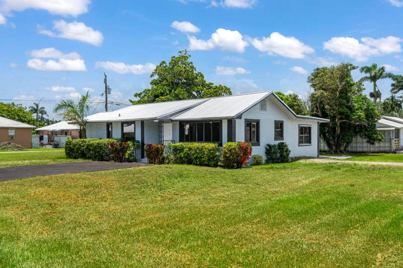 3 bedroom Single Family Residence at 24 NW Avenue I, Northmoor Gardens, Belle Glade — photo 4