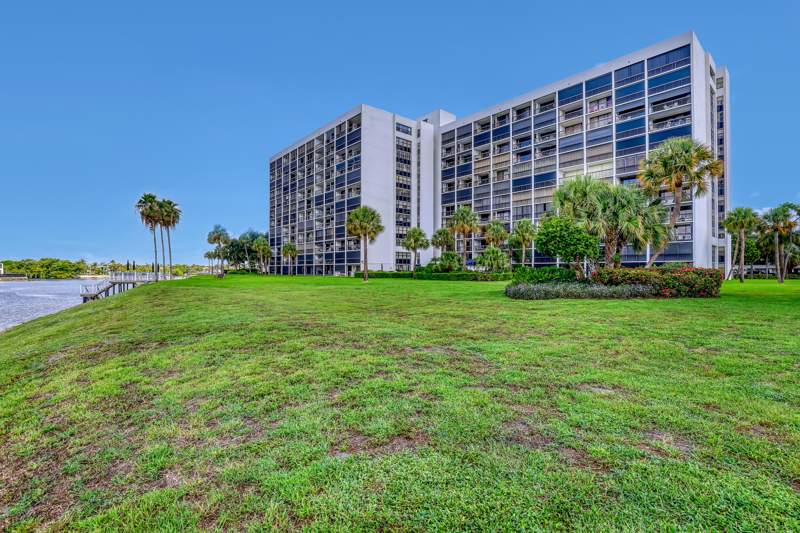 2 bedroom Condominium at 356 Golfview Road #403, Governors Pointe Condo, North Palm Beach — photo 3