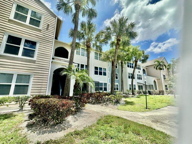 3 bedroom Condominium at 2305 N Congress Avenue #11, Boynton Landings Condo, Boynton Beach — photo 2