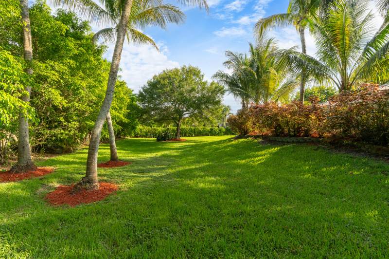 5 bedroom Single Family Residence at 2960 SW 139th Terrace, Groves Park, Davie — photo 5