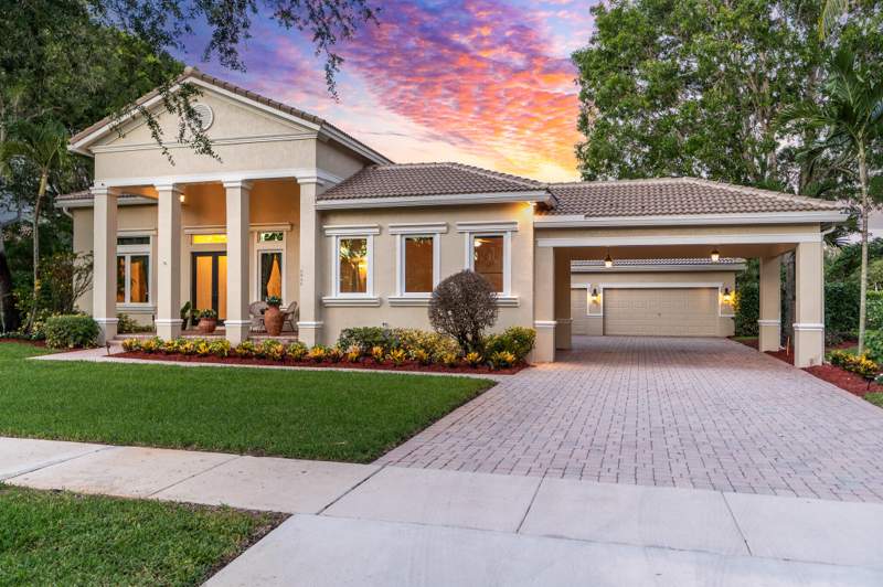 5 bedroom Single Family Residence at 2960 SW 139th Terrace, Groves Park, Davie — photo 2