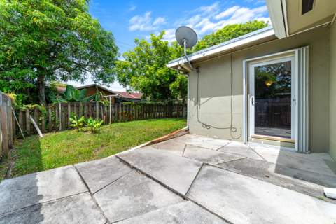 4460 NW 3rd Place, Plantation FL - photo 22 of 26