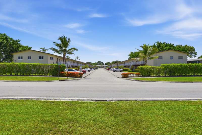 2 bedroom Condominium at 7505 NW 5th Place #203, Oriole Gardens 34 Condo, Margate — photo 1