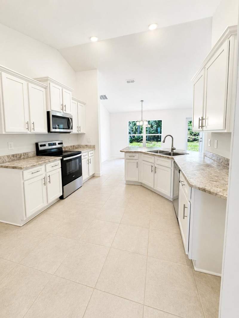 4 bedroom Single Family Residence at 3009 SW Savona Boulevard, Port St Lucie Section 14, Port St. Lucie — photo 3