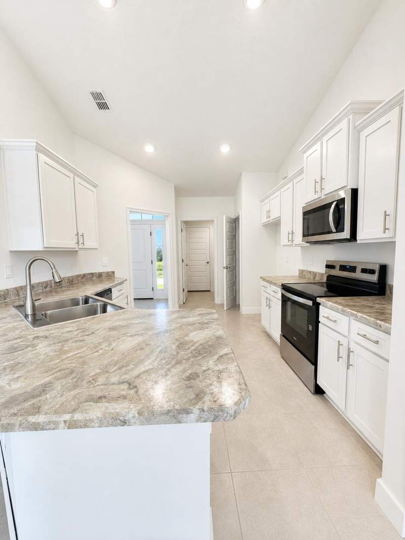 4 bedroom Single Family Residence at 3009 SW Savona Boulevard, Port St Lucie Section 14, Port St. Lucie — photo 4