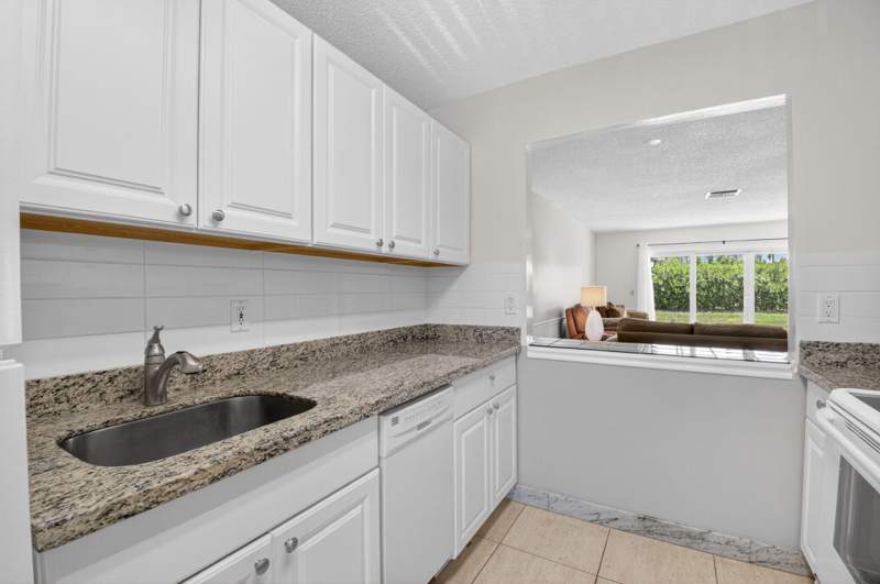2 bedroom Villa at 13984 Vía Flora #B, Palm Greens At Villa Del Ray Condo II, Delray Beach — photo 3
