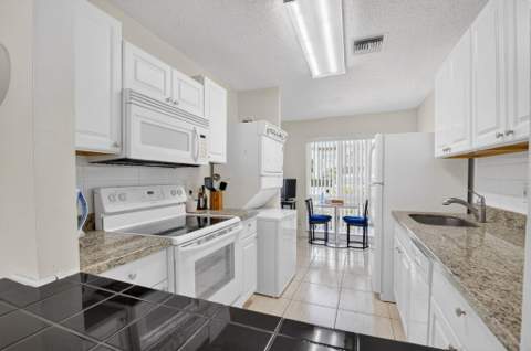 13984 Vía Flora #B, Delray Beach FL - photo 7 of 41