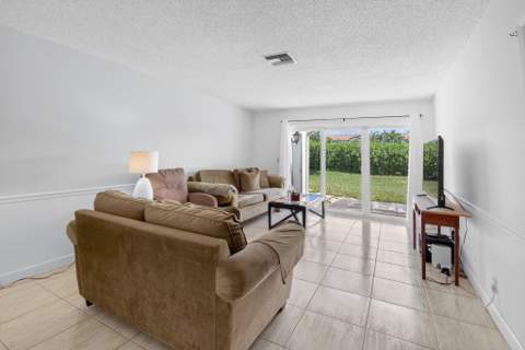 13984 Vía Flora #B, Delray Beach FL - photo 12 of 41