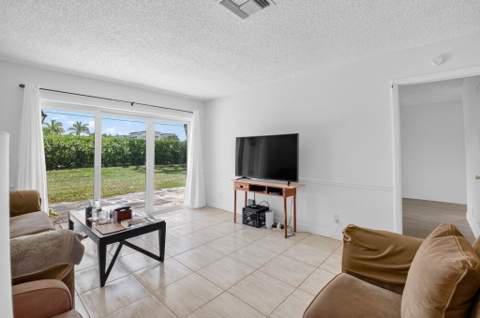 13984 Vía Flora #B, Delray Beach FL - photo 13 of 41