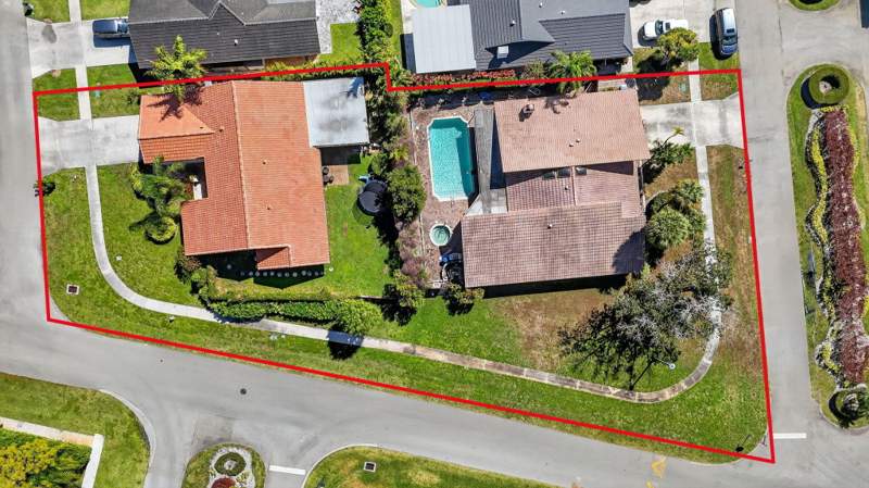 4 bedroom Single Family Residence at 22220 Morning Glory Terrace, Thornhill Green, Boca Raton — photo 2