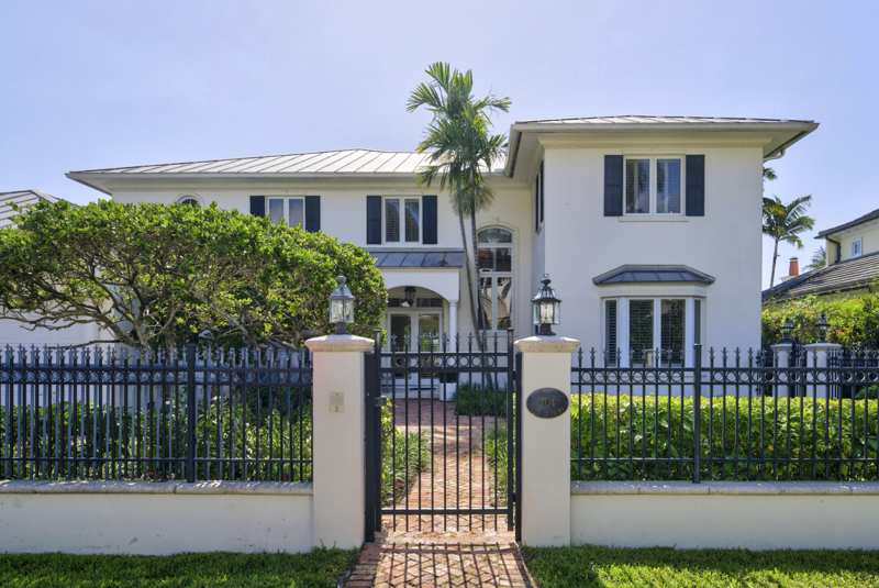4 bedroom Single Family Residence at 704 Isle Of Palms Drive, Stilwell Isles Isles Of Palms, Fort Lauderdale — photo 1